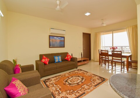 Harbinger Lounge Flat 902