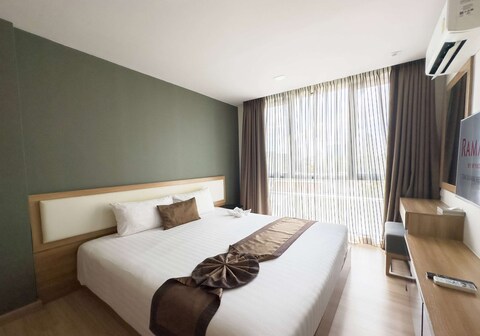 Ramada by Wyndham Bangkok Ten Ekamai Residences