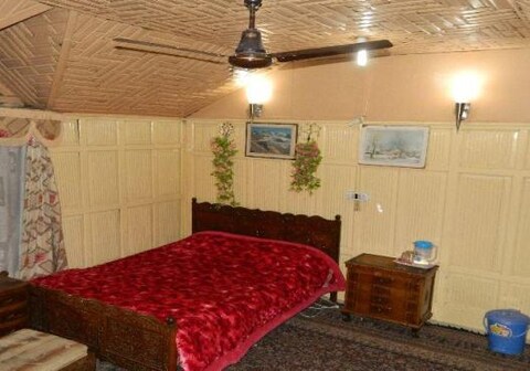 Houseboat New Safina