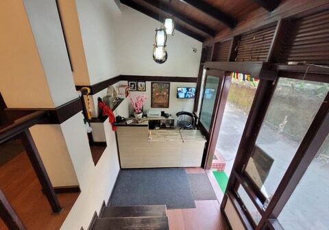 Little Inn (Tibet Road Mg Marg)