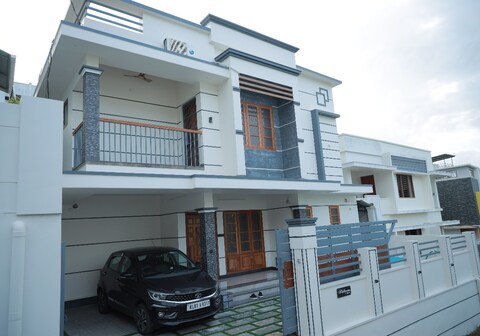 Maddys Mansion A Luxury stay at Akkulam