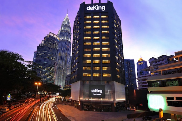 DeKing Hotel - Twin Towers