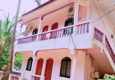 Caitano's Beach Side Holiday Home