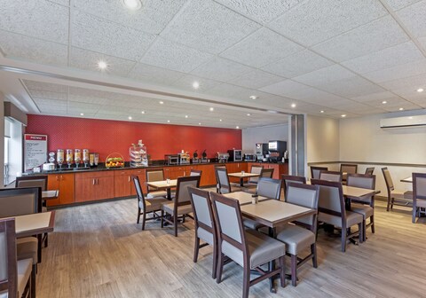 Best Western Plus Burlington Inn & Suites