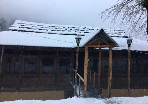 Pine Valley Cottage & Cafe