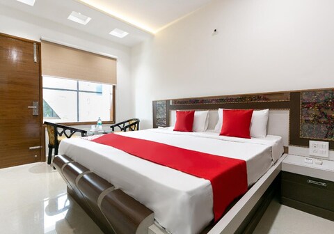 Hotel Aditya & Kings