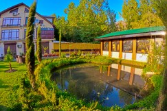 Lake Avenue by Stay Pattern - Dal Lake, Srinagar Lake Avenue by Stay Pattern - Dal Lake, Srinagar