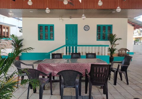 CRADLE N PALMS | BEACHSIDE HOMESTAY