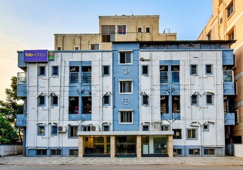 FabHotel SRH - Nr. Rajiv Gandhi Infotech Park