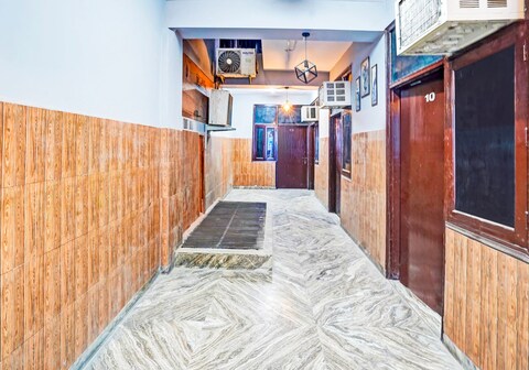 Hotel O The Glory Near Sector 18 Metro