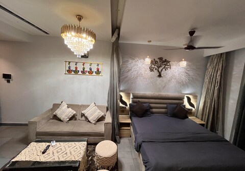 The Supernova Suites ,38th floor, River and city view