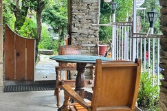 Artist Studio, Mukteshwar Artist Studio, Mukteshwar