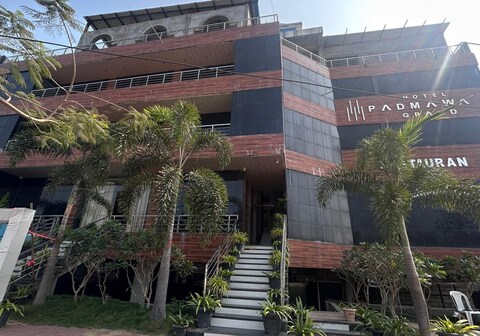 Hotel Padmawati Grand