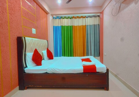 Hotel Dev Homestay- Infornt of BHU