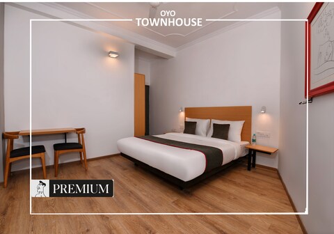 Townhouse Singapore Mall
