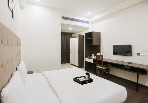 Super Townhouse The AMV Hotel