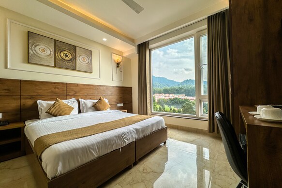 Hotel Nirvana Bliss (Behind Parmarth Niketan)
