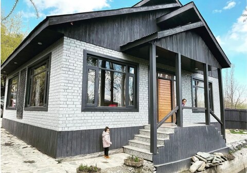 The Crystal Creek Cottage