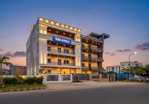 FabHotel Expo Centre Inn