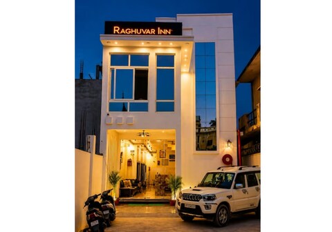 Raghuvar Inn