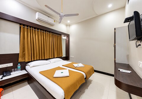 Hotel Adarsh Deluxe