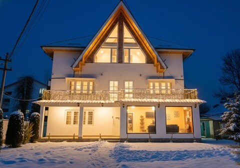 Villa67- Entire 8BR Villa