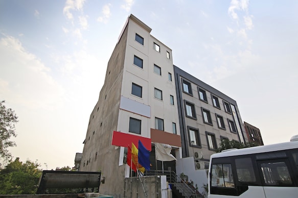 Hotel Laxman Resort