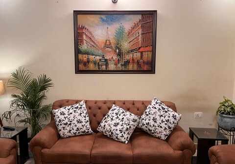 Rose Apartment By Doon Divine