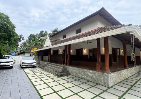 Thamburan Veedu, Cochin