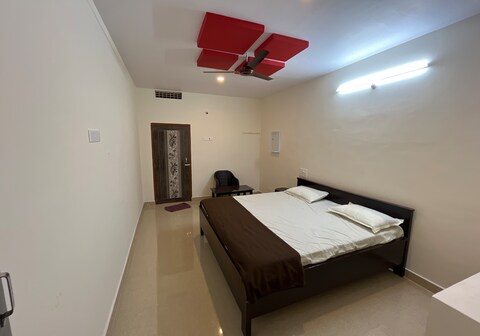 LODGE Sri Venkateswara INN