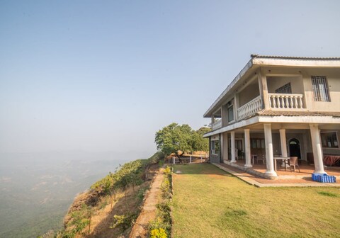 The Cliffhanger - Tarzan's Villa In The Wilderness