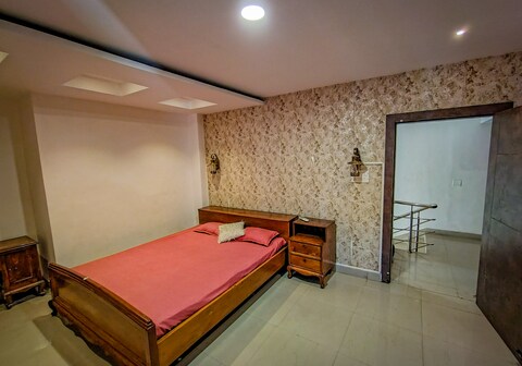 Azalia - The poolside villa