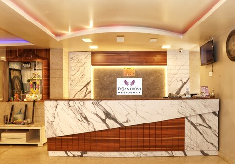 De Santhosh Residency