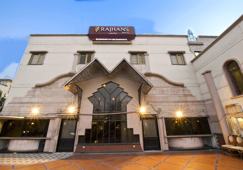 Rajhans Hotel