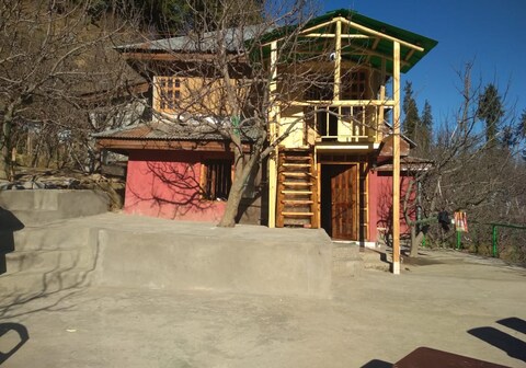 The Royal Villa | Rooms & Caretaker