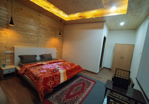 Wildwood Home | Rooms & Restaurant