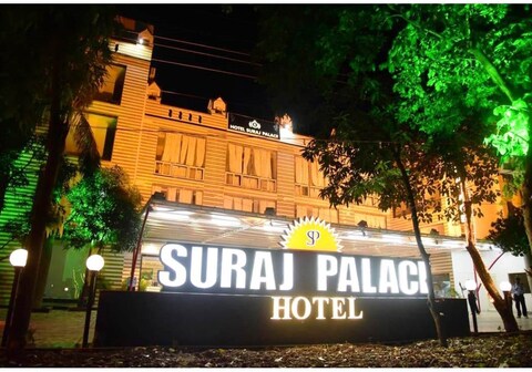 hotel suraj palace