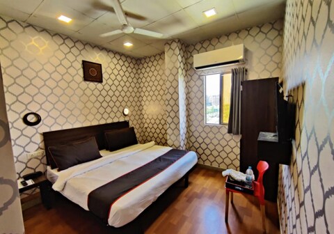 Hotel Gokul Solitaire