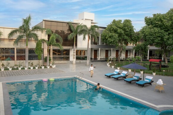 Clarks inn Bichpuri , Agra