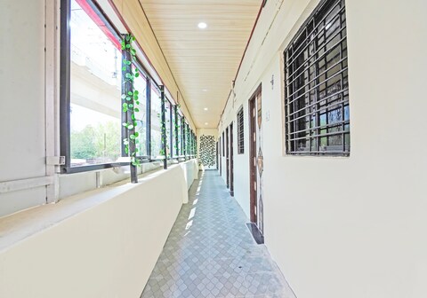 Super Hotel O Rajmahal