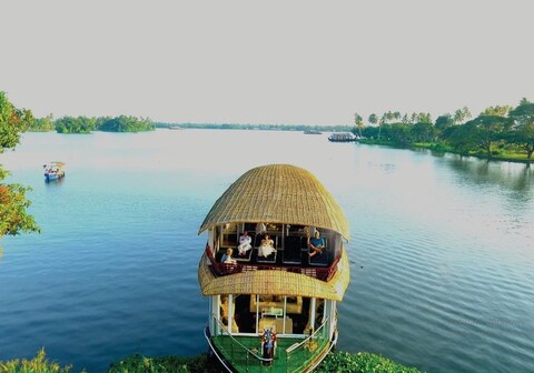 Best Kerala Houseboat
