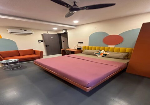 FabHotel Hostique Stays