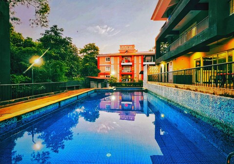 Stunning 2bhk apartment with Pool, wi-fi & parking