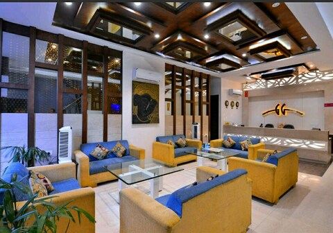 Hotel Royals Grand Galaxy