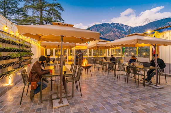 The Hosteller Mcleodganj, Mall Road