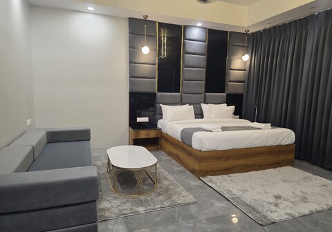 Kakkson O'tel, Patia