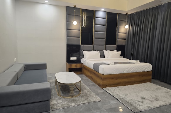 Kakkson O'tel, Patia