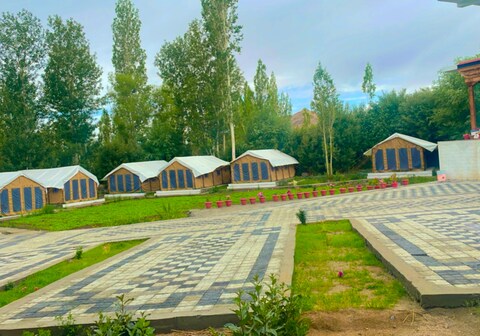 Vintage Village Resort Saboo