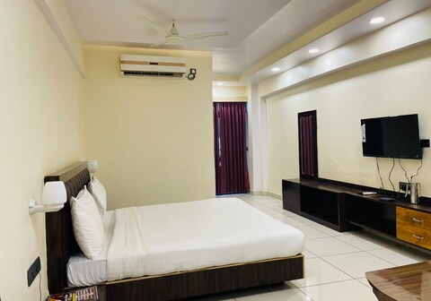 Sri Vishnu View Hotel