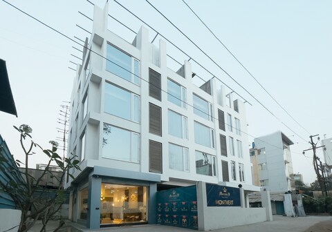 Monarch Montvert Rabale